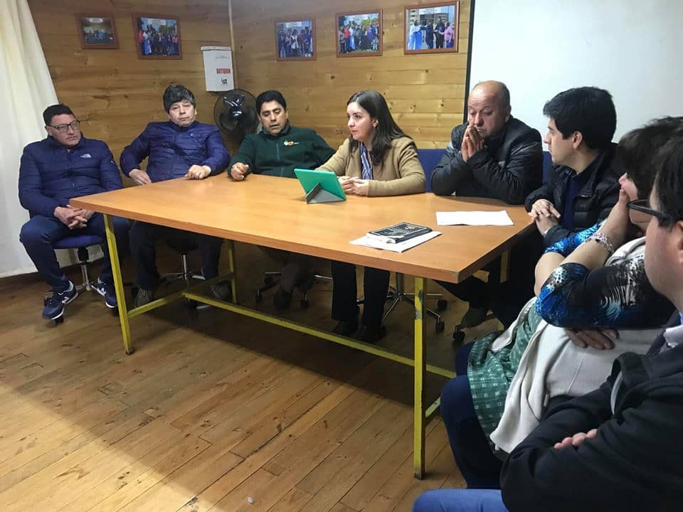 Transportistas deponen paro tras reunión con Gobernadora Provincial