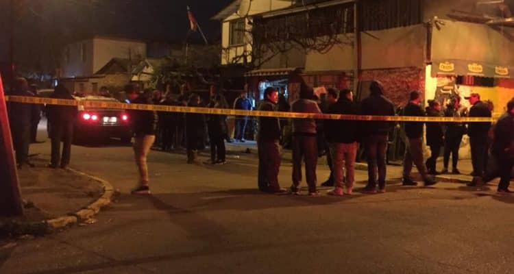 Indagan presunto femicidio en El Bosque: hombre habría estrangulado con un alambre a su pareja
