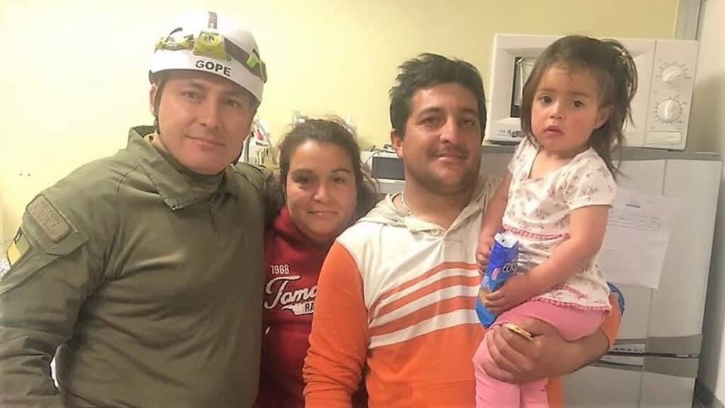 Con lesiones leves encuentran a pequeña de 1 año y 8 meses extraviada en bosque del Maule