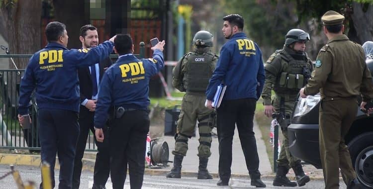 Hombre fue hallado encapuchado, encadenado y colgado de árbol