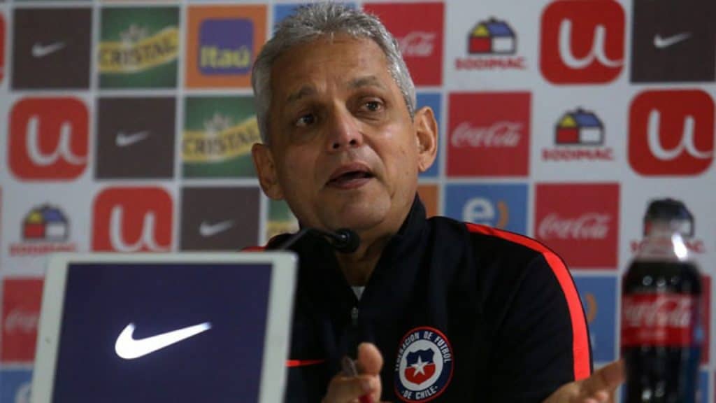 Rueda sorprendió en conferencia con apoyo gráfico y justificó el llamado de Paredes a La Roja