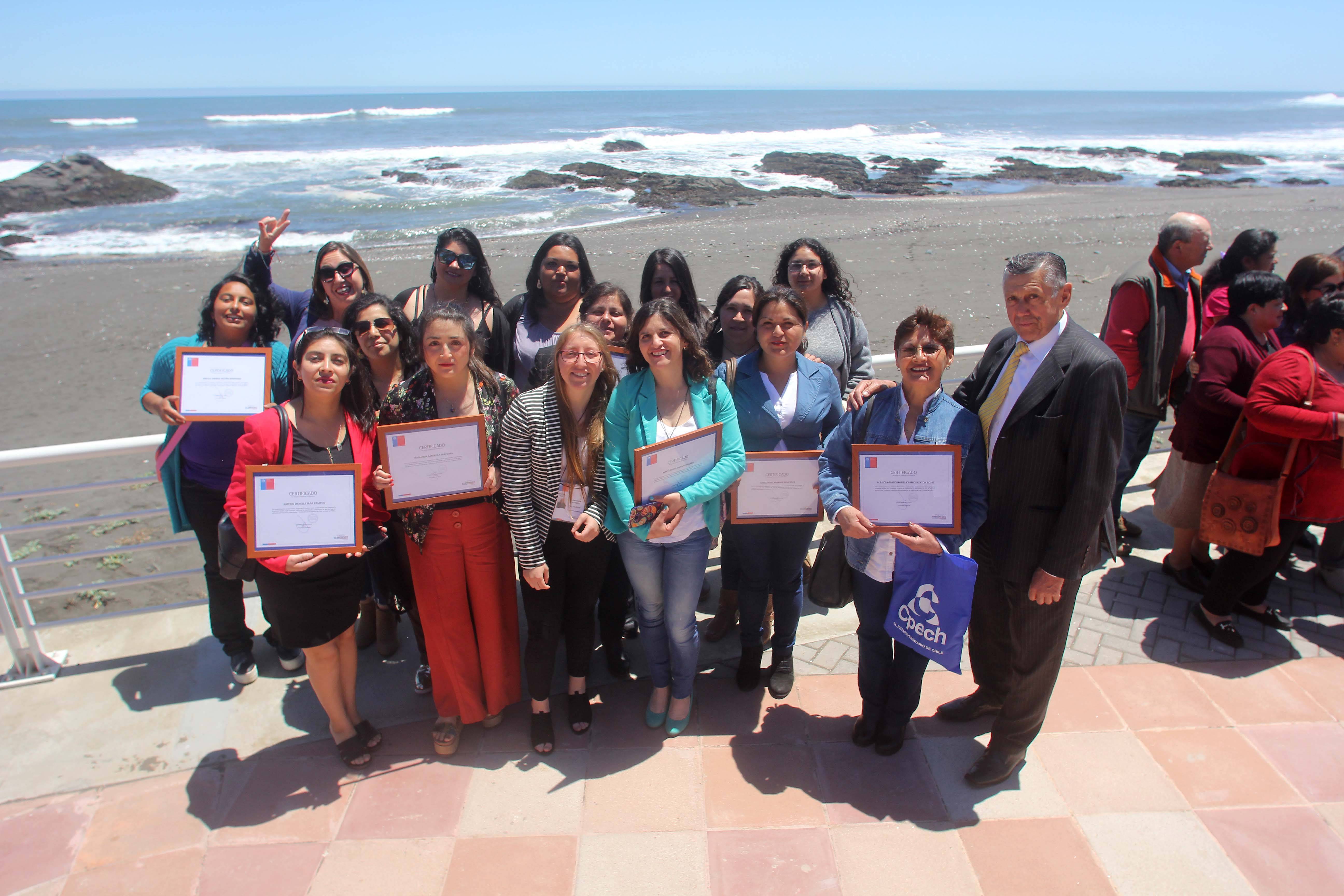 Veinte rauquinos fueron certificados por el FOSIS frente al mar
