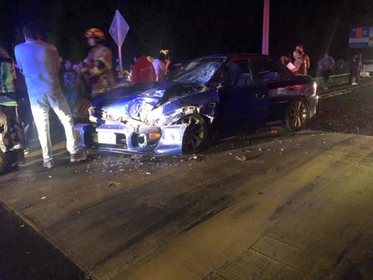 Colisión múltiple en camino Los Niches deja heridos graves