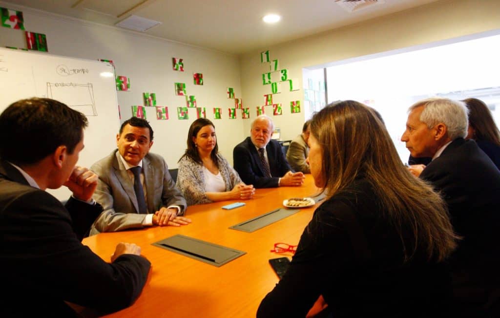 Embajador de España y alcalde de Curicó acuerdan trabajo en conjunto