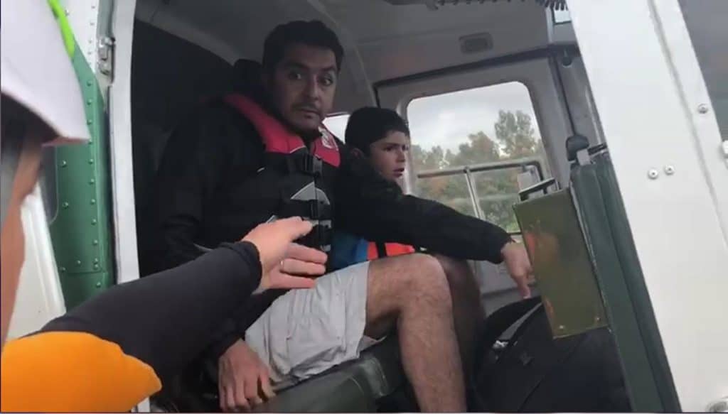 Helicóptero rescató a kayakistas aislados en río Maule
