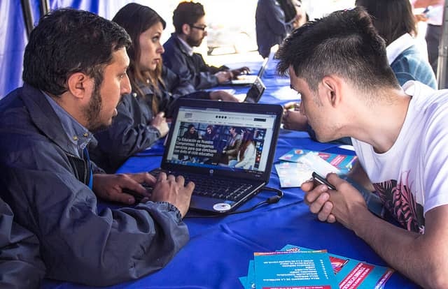 Departamento de educación invita a postular a beca indígena