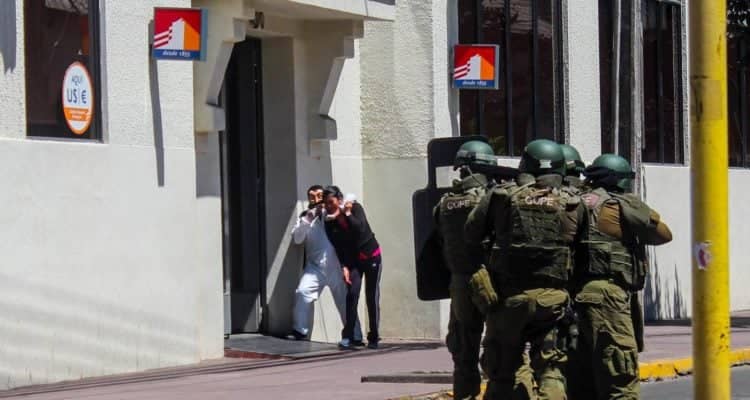 Presentan querella por “secuestro” durante simulacro policial de asalto al BancoEstado