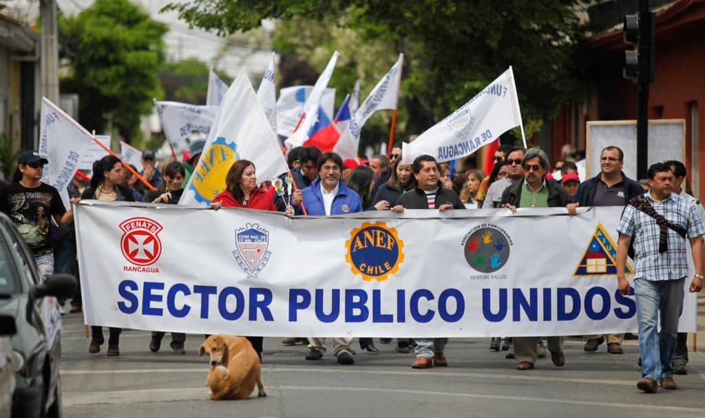Funcionarios públicos evalúan nuevos paros