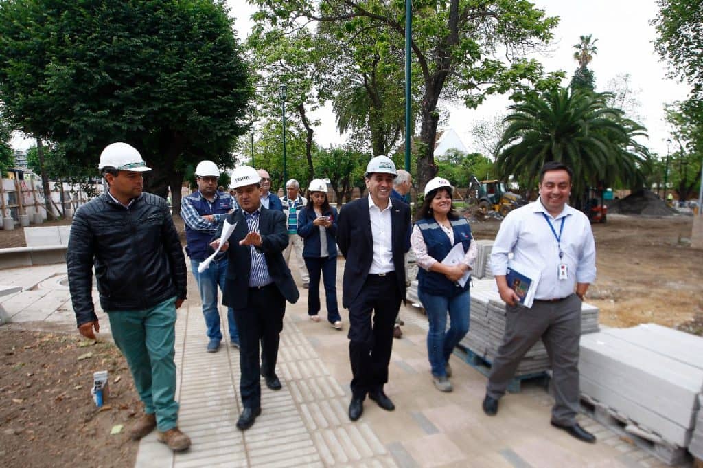 Inspeccionan estado de avance de obras en plaza “San Francisco”