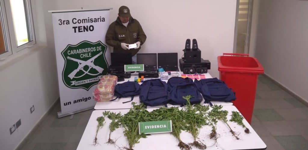 Detienen a ladrones que atacaban en escuela de Teno