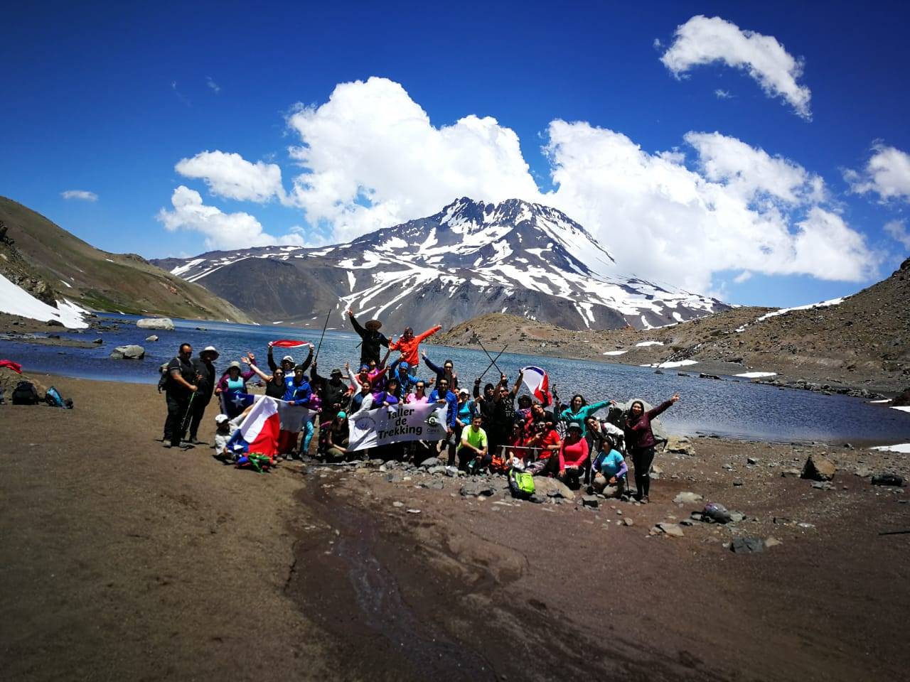 Trekkeros curicanos finalizaron el 2018 visitando la Laguna El Planchón