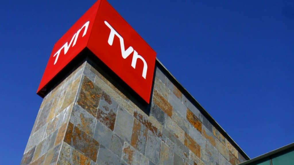 Ampuero recibe a equipo de TVN que estuvo 14 horas detenido en Venezuela