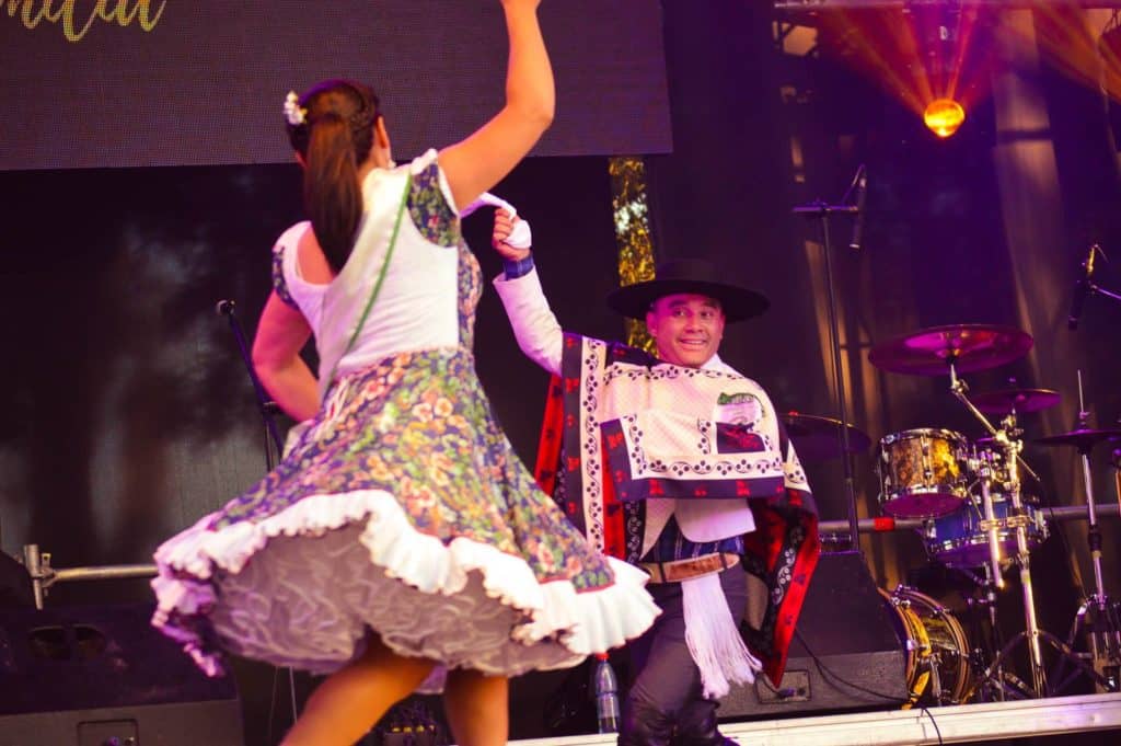 Pareja curicana representará a la región en nacional de cueca