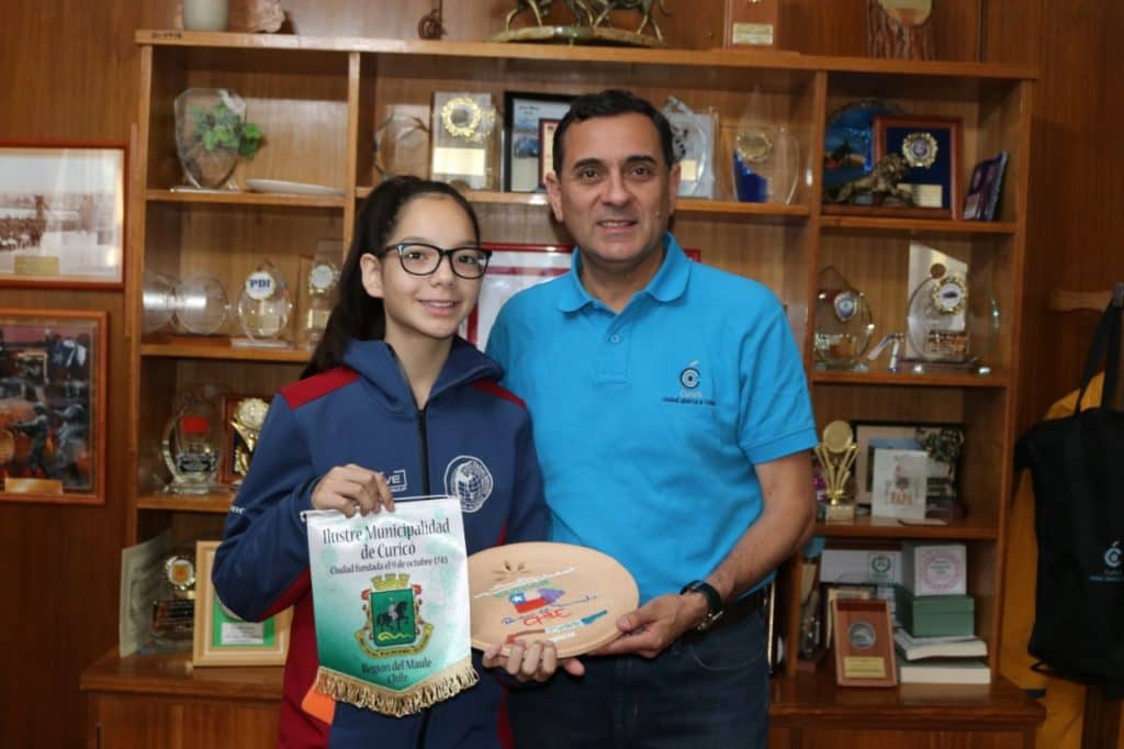 Gimnasta curicana gestiona recursos para torneo en Europa