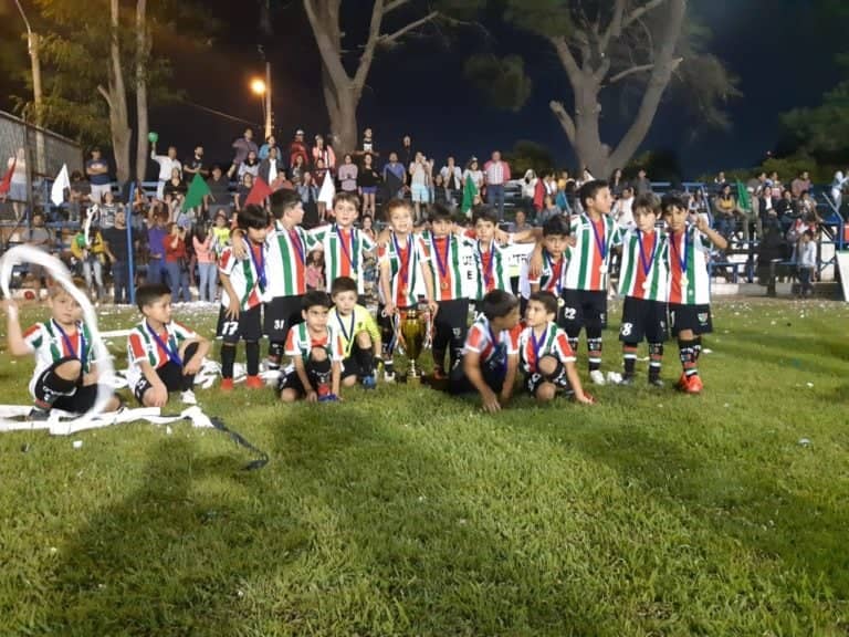 Comunidad palestina cooperó con escuela que representó sus colores en torneo de fútbol