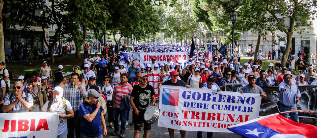 Pescadores industriales se manifiestan en La Moneda