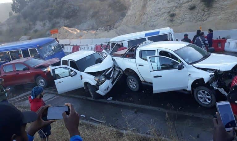 Colisión múltiple de vehículos en Puente Raúl Silva Henríquez de Constitución