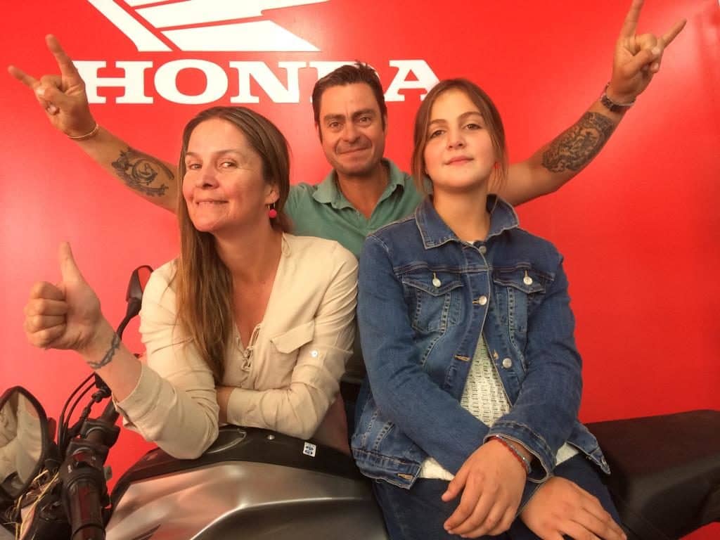 Familia de “Chaleco” López celebró triunfo del curicano en el Dakar