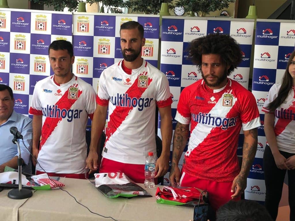 Curicó Unido y OneFit presentan la nueva indumentaria para la temporada 2019