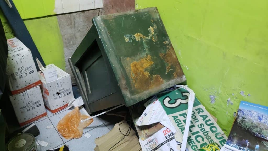 Delincuentes se llevan caja fuerte en un carro de feria
