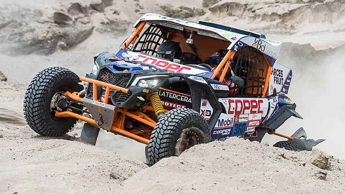 El golpe de 'Chaleco': Francisco López se queda con la octava etapa y es líder de UTV en el Dakar