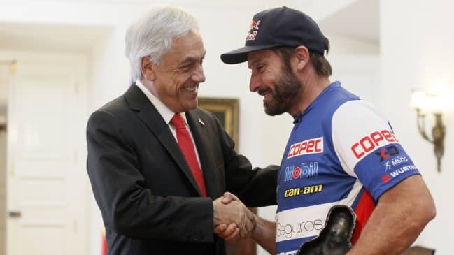 "Chaleco" López ingresó en su Buggy a La Moneda donde fue recibido por el Presidente