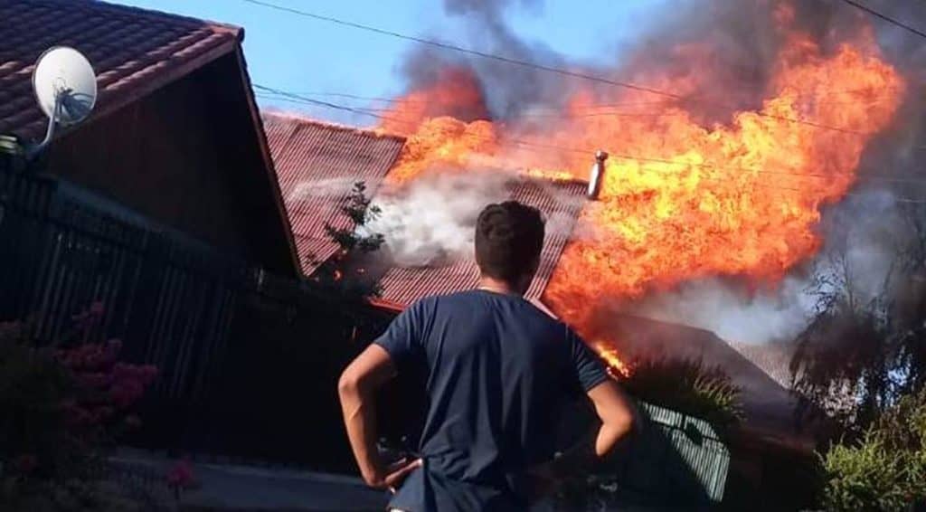 Violento incendio destruyó vivienda de profesor curicano