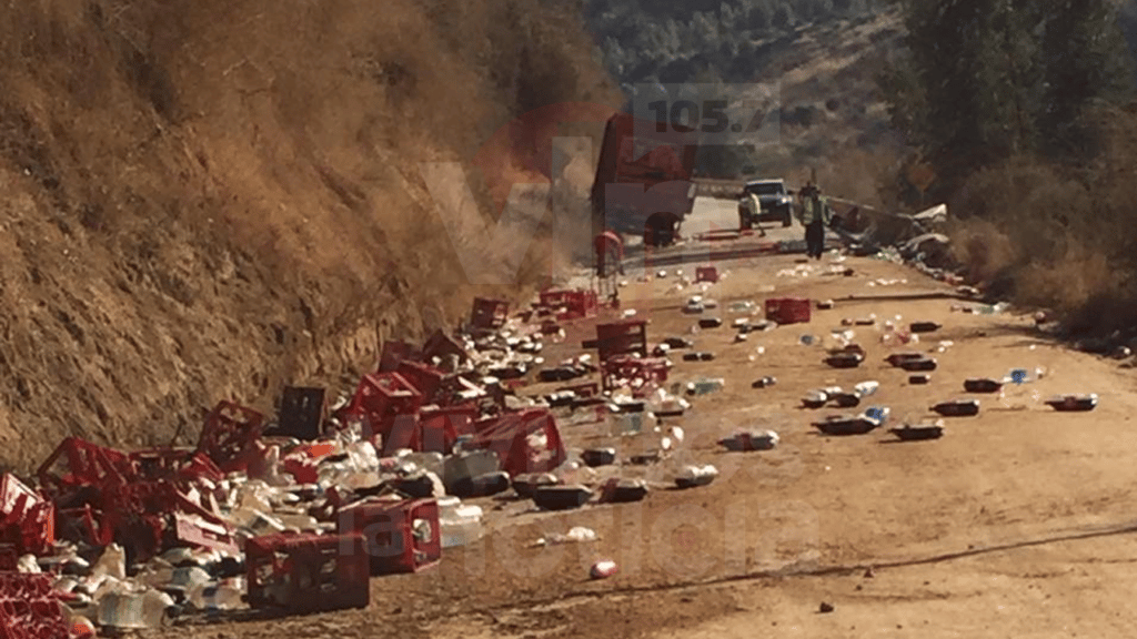 Camión distribuidor de Coca-Cola sufrió corte de frenos en Hualañé y dejó varios heridos