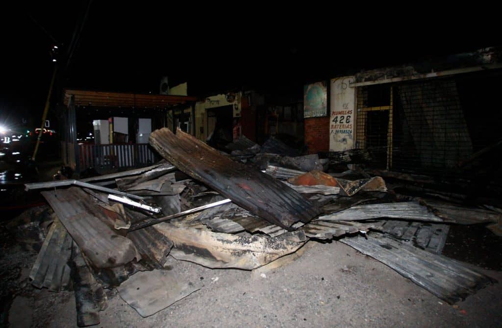 Municipio curicano convoca mesa de trabajo para apoyar a locatarios afectados por incendio