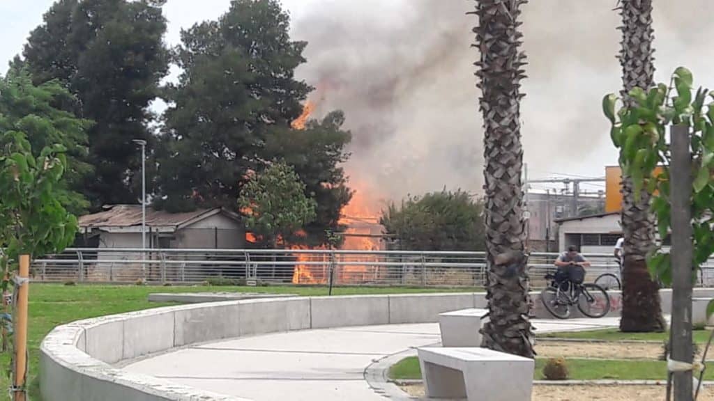 Volcamiento de una cocina originó un incendio de bodega en Argomedo
