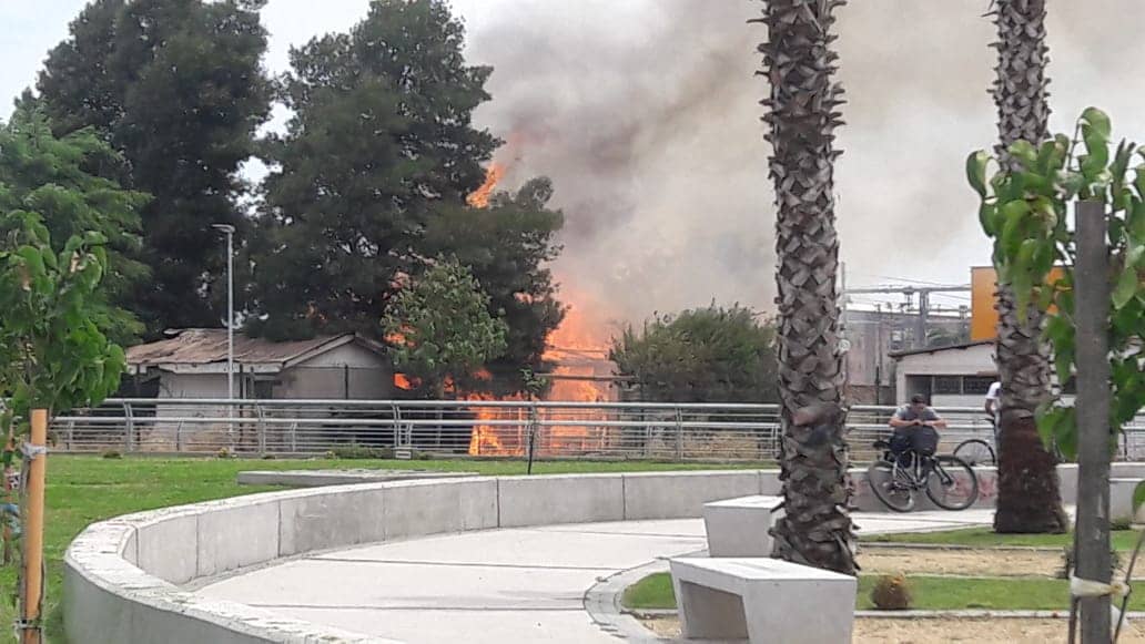 Volcamiento de una cocina originó un incendio de bodega en Argomedo
