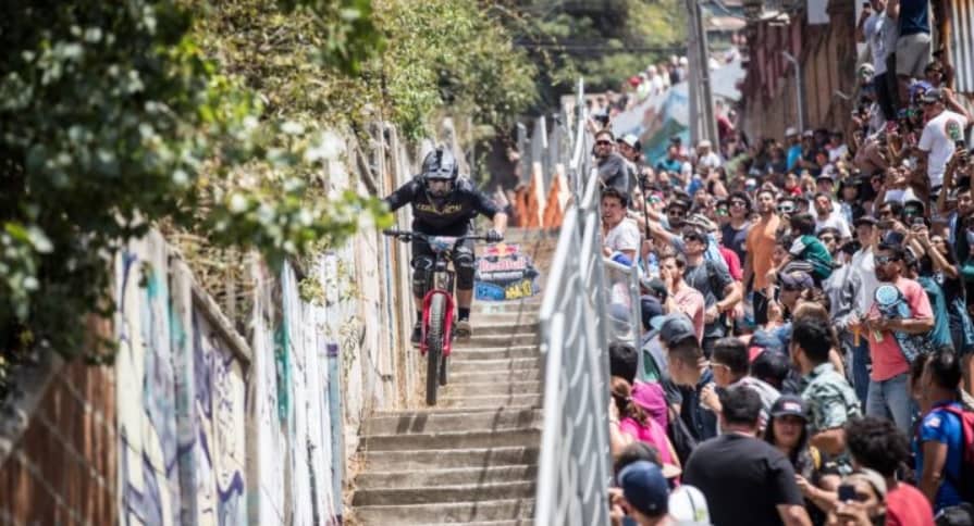 El chileno Pedro Ferreira se coronó campeón en el Red Bull Valparaíso Cerro Abajo