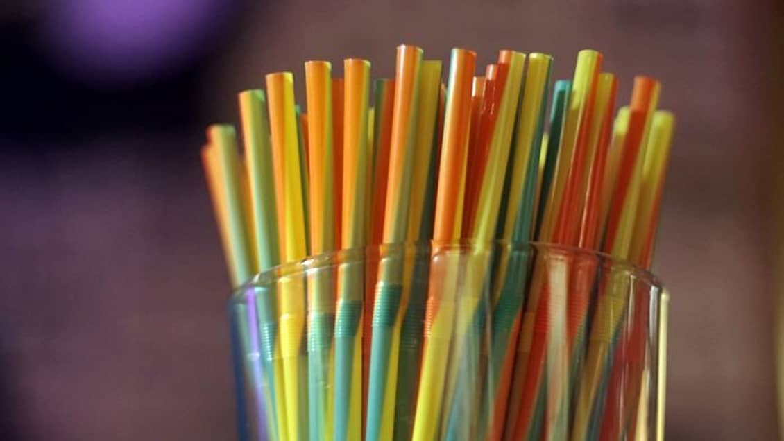Restaurantes de Constitución se adhieren a la campaña "Chao Bombillas Plásticas"