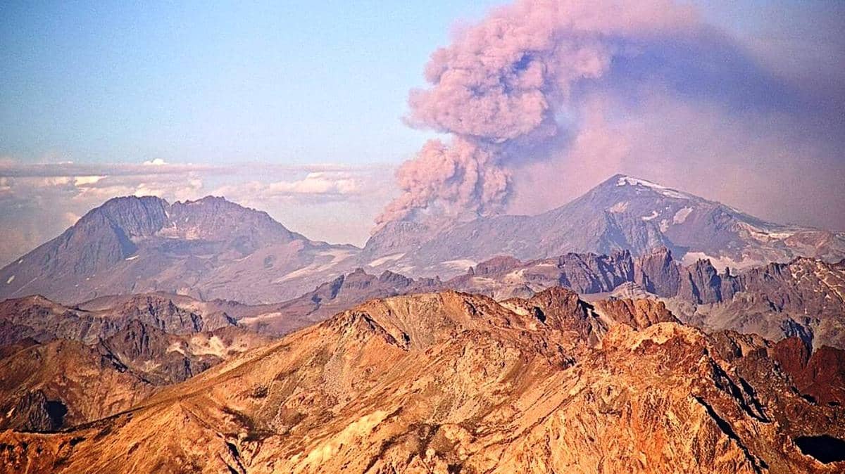 Nuevo pulso eruptivo en Complejo Volcánico Planchón Peteroa
