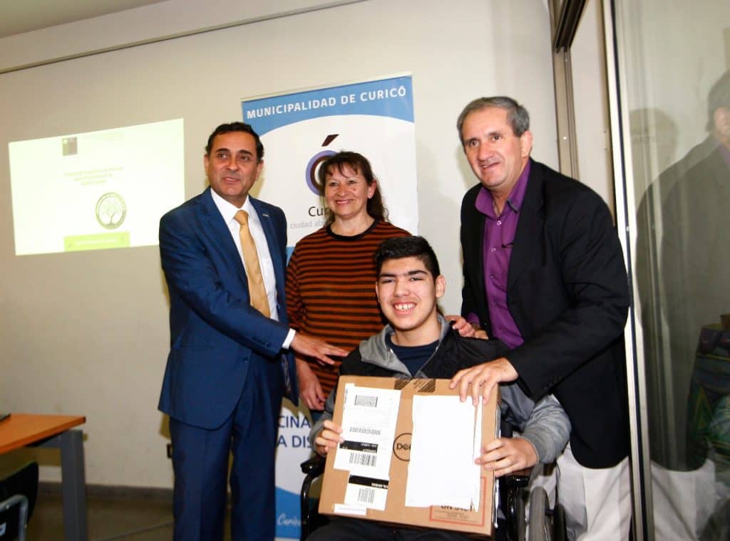 Municipalidad de Curicó entregó ayuda técnica a personas con discapacidad