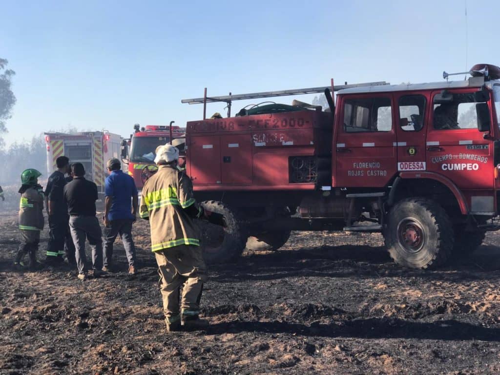 Dos viviendas destruidas por incendio en Villa Los Robles de Camarico