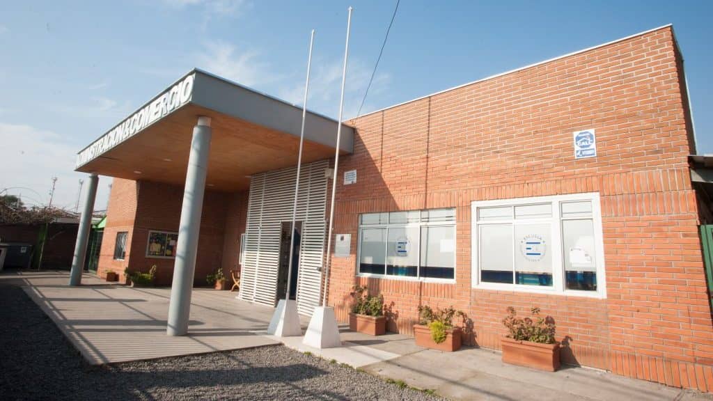 Director de la Escuela de Administración y Comercio aclaró que no discriminó a niño que solicitó matrícula