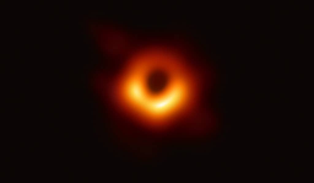 Astrónomos lograron captar la primera imagen de un agujero negro