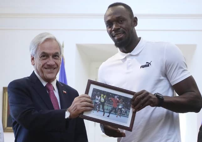 Usain Bolt visitó La Moneda y presidente Piñera le hizo un entretenido regalo