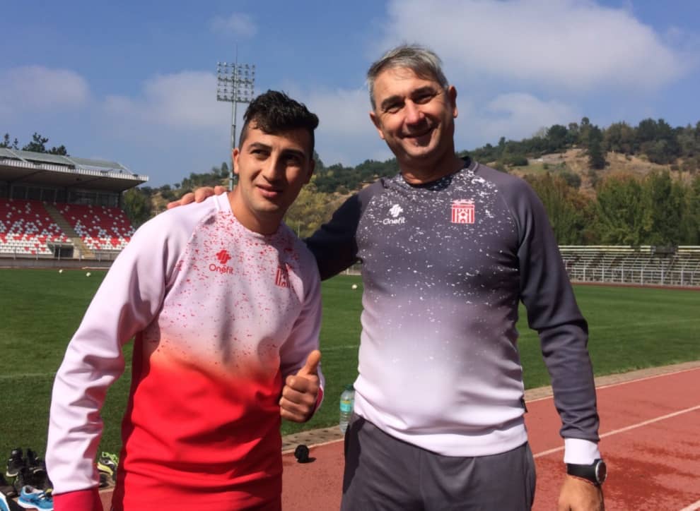 Hincha cumplió el sueño de entrenar con Curicó Unido en su cumpleaños