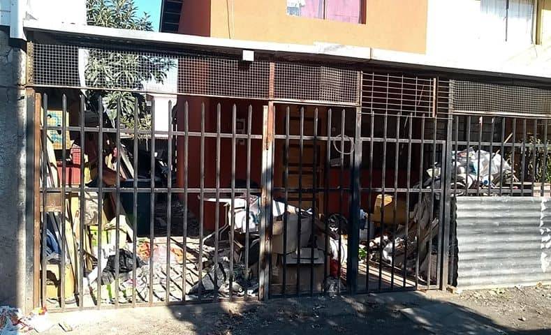 Vecinos de Villa Eduardo Frei piden ayuda para acumulador compulsivo