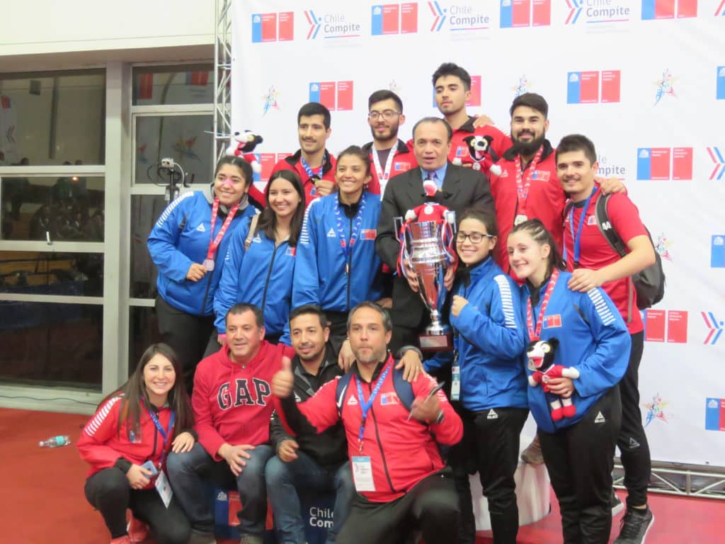 Dos oros, una plata y un bronce alzaron karatecas maulinos en cierre de Nacionales