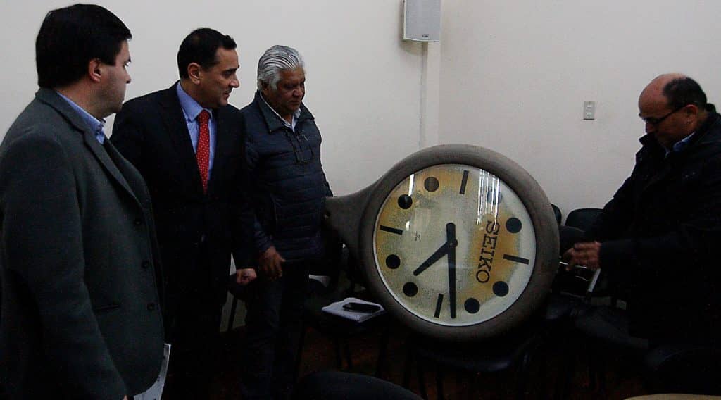Municipalidad de Curicó mostró antiguo reloj Seiko para desmentir su pérdida
