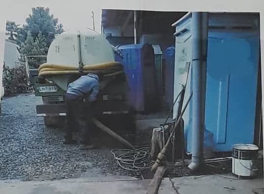Municipalidad de Curicó inició investigación por posibles descargas de camión limpiafosas en paso Villota-Lautaro