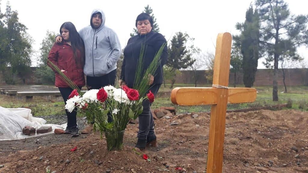 Familia tuvo que exhumar con sus manos cadáver de pariente en San Rafael