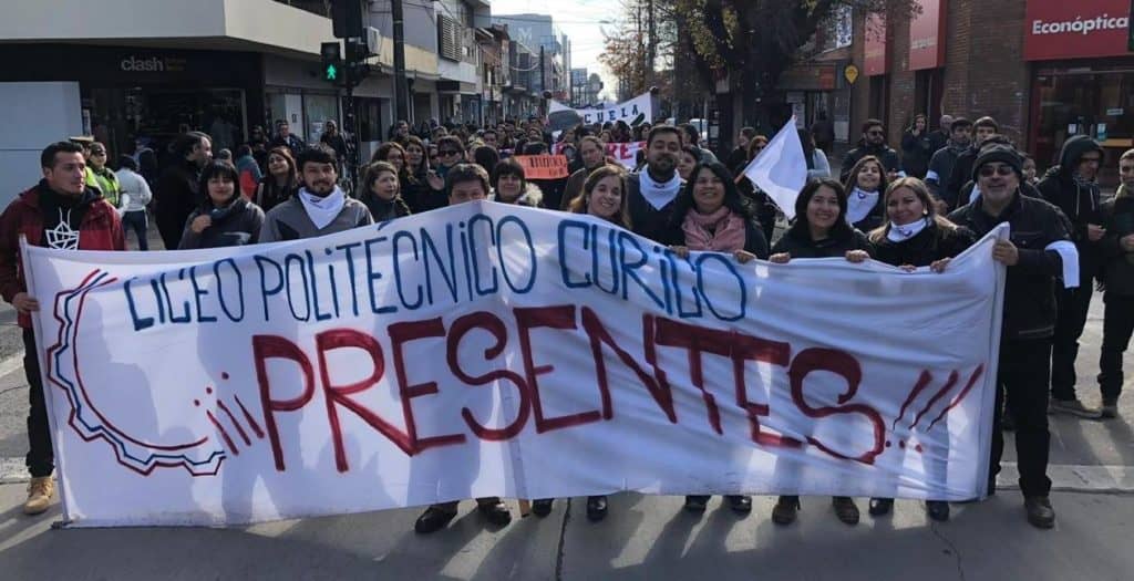 Profesores se trasladaron a Valparaíso para marchar hacia el Congreso