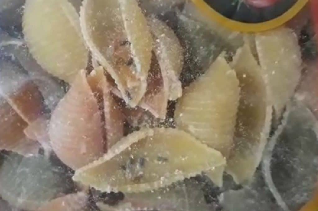 Clienta de supermercado Líder denunció presencia de insectos en paquete de fideos