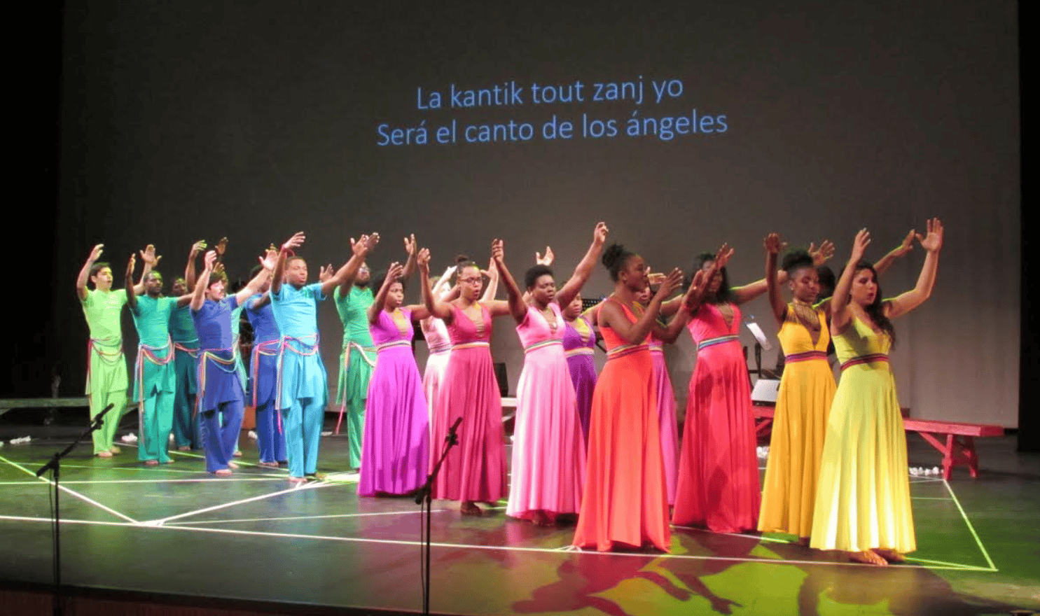 Artistas haitianos presentaron emocionante espectáculo en el Teatro Provincial de Curicó