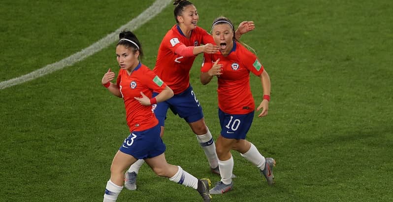 Javiera Grez fue protagonista en primer triunfo de Chile en un Mundial Femenino