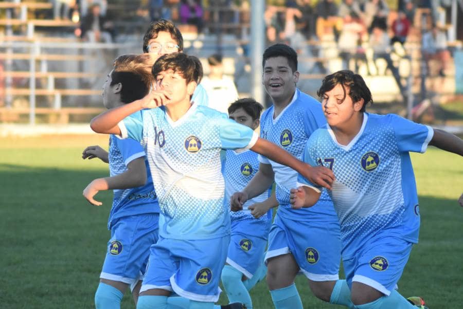 Escuelas Eduardo Frei de Lontué y Casa Blanca jugarán la final del Torneo “Molina Rumbo a Islandia”